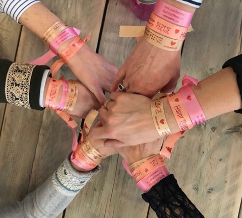 Handen vriendinnen weekend