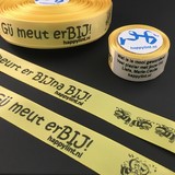 Winactie carnavalsgroep de bijtjes geel satijnen lint met zwarte bedrukking